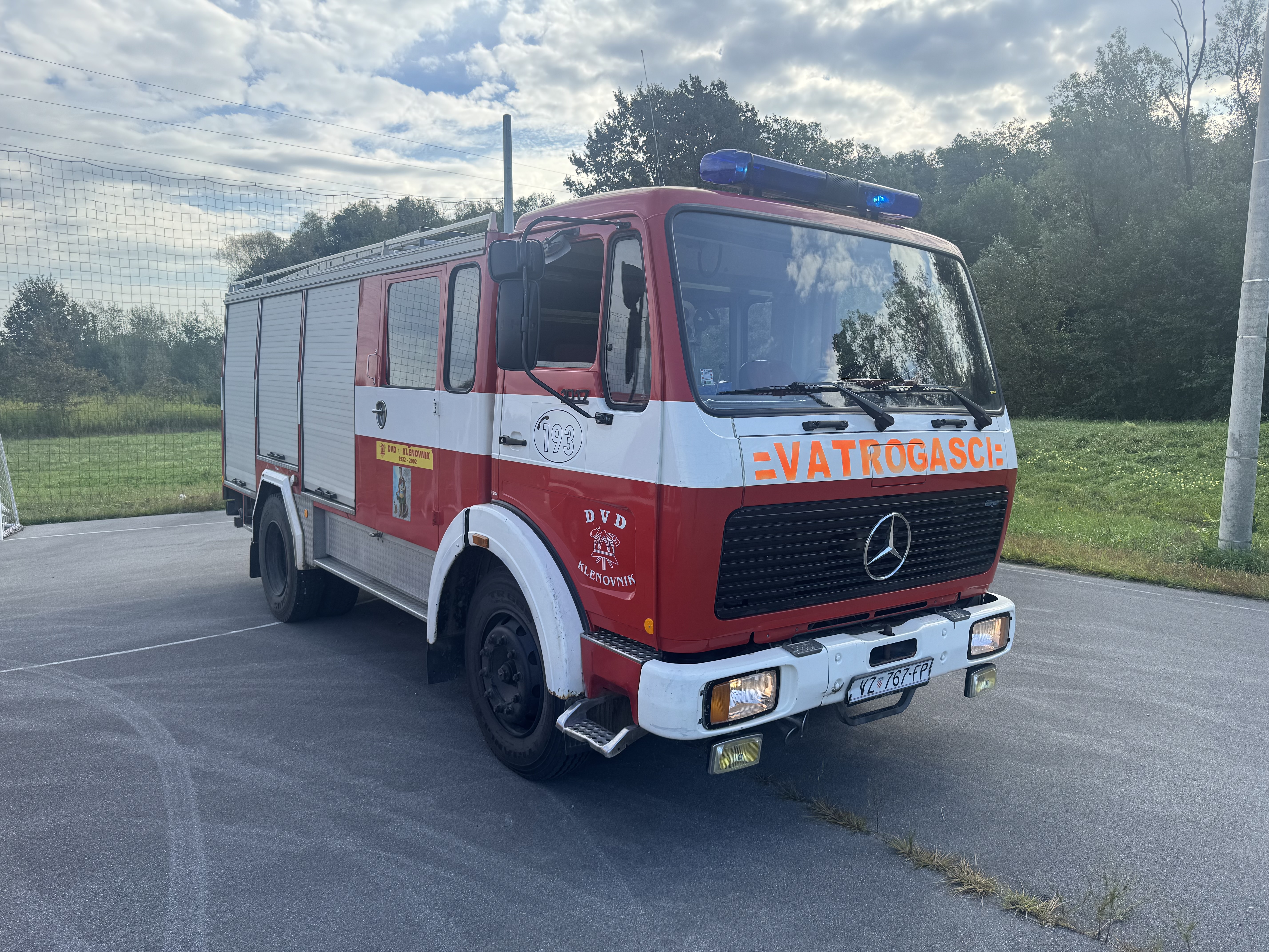 Vozilo za gašenje požara i spašavanje — Mercedes-Benz 1017